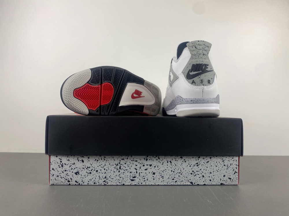 Air Jordan 4 “White Cement”（2025）FV5029-100