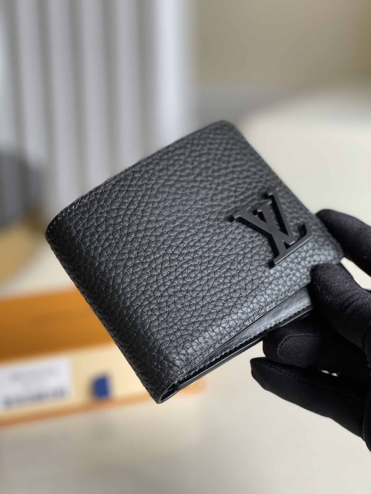 LV MULTIPLE WALLET M69829