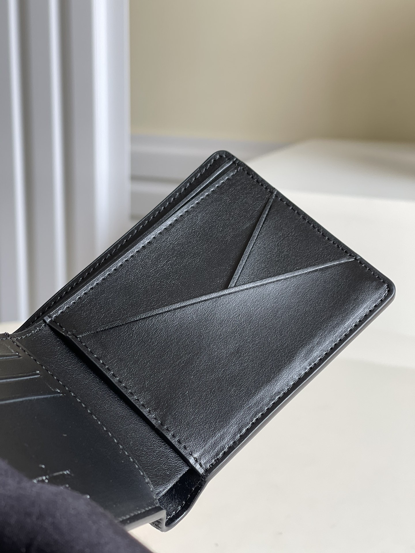 LV MULTIPLE WALLET M69829