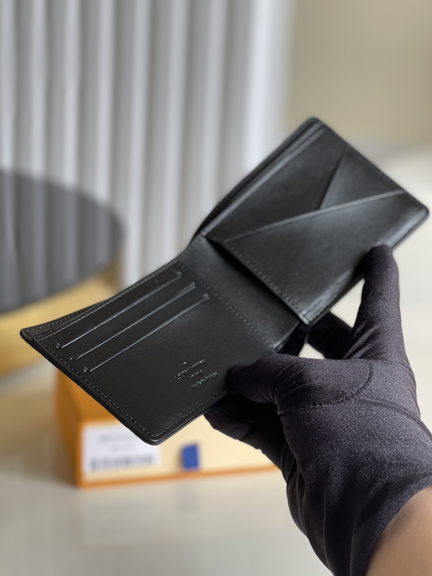 LV MULTIPLE WALLET M69829