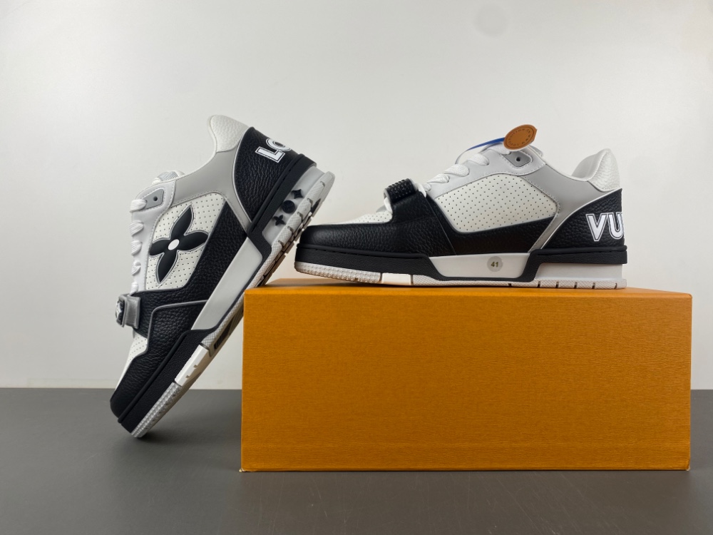 Louis Vuitton LV trainer black white