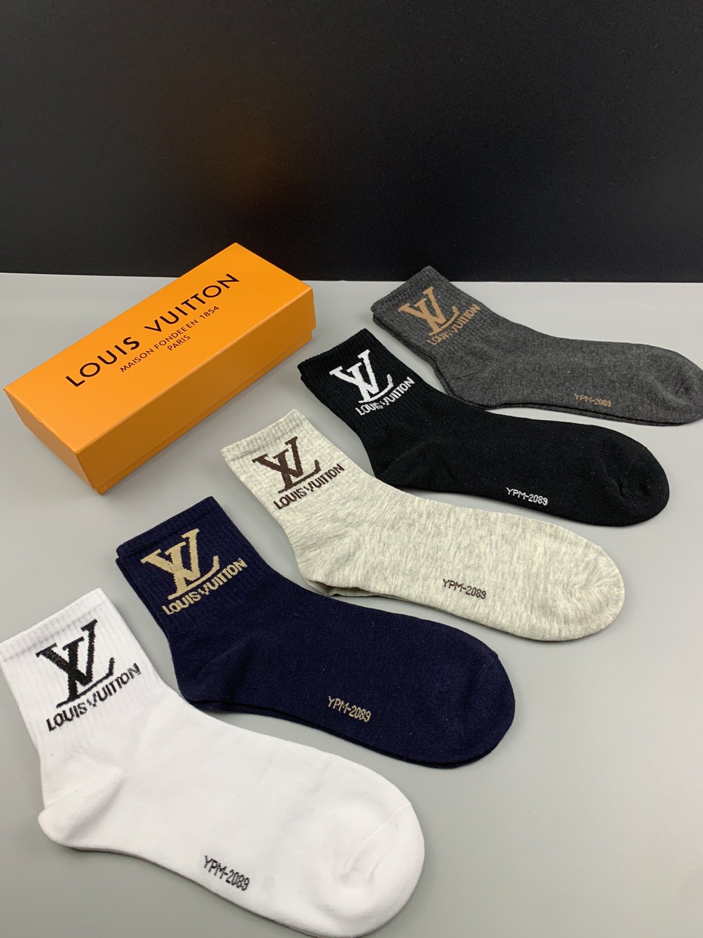 LsVttn Socks 5 pieces per box 01