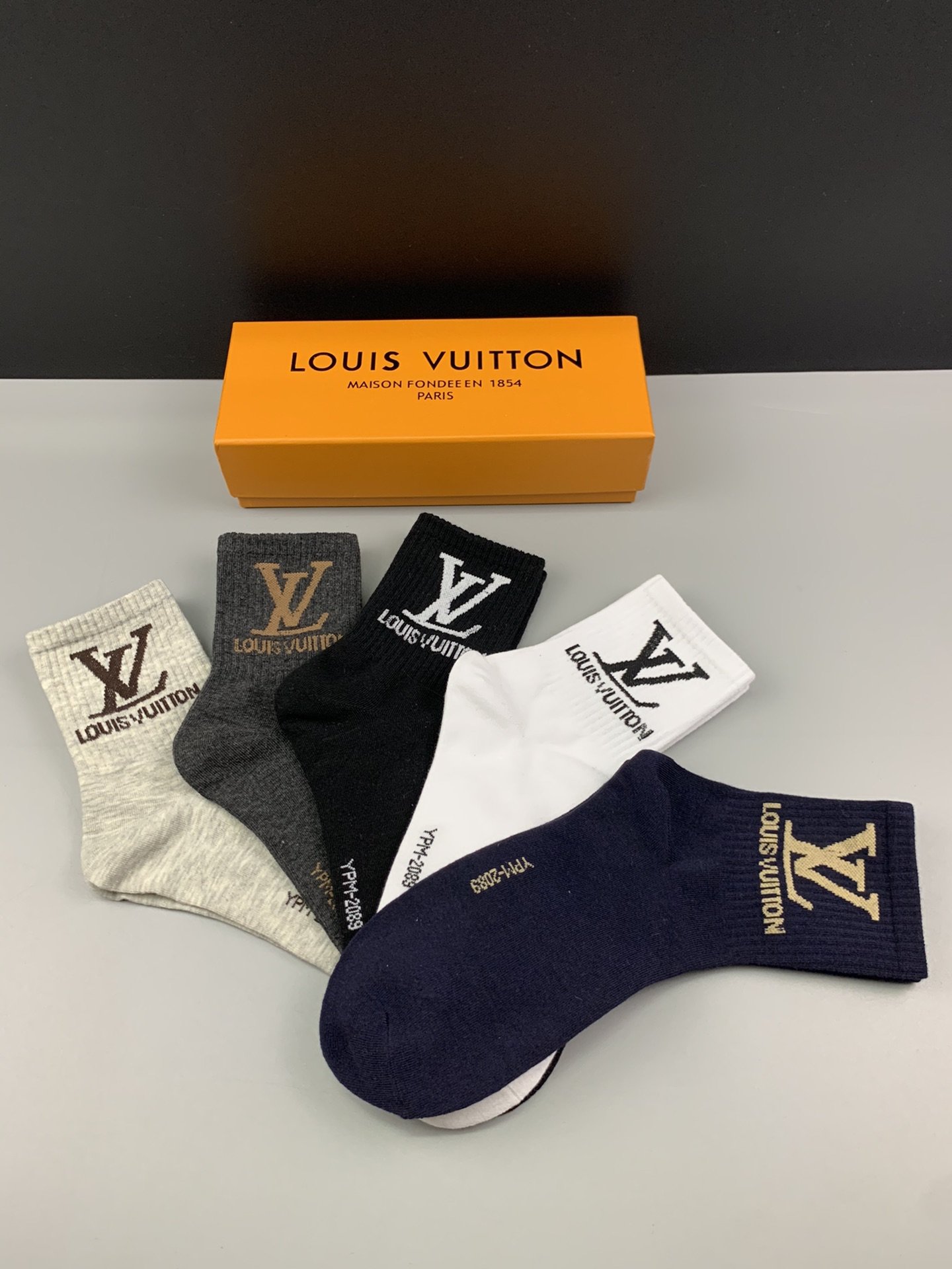 LsVttn Socks 5 pieces per box 01