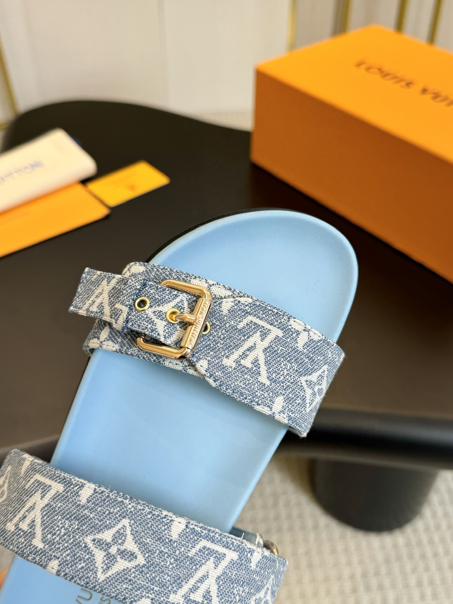 LsVttn sandals slides 02