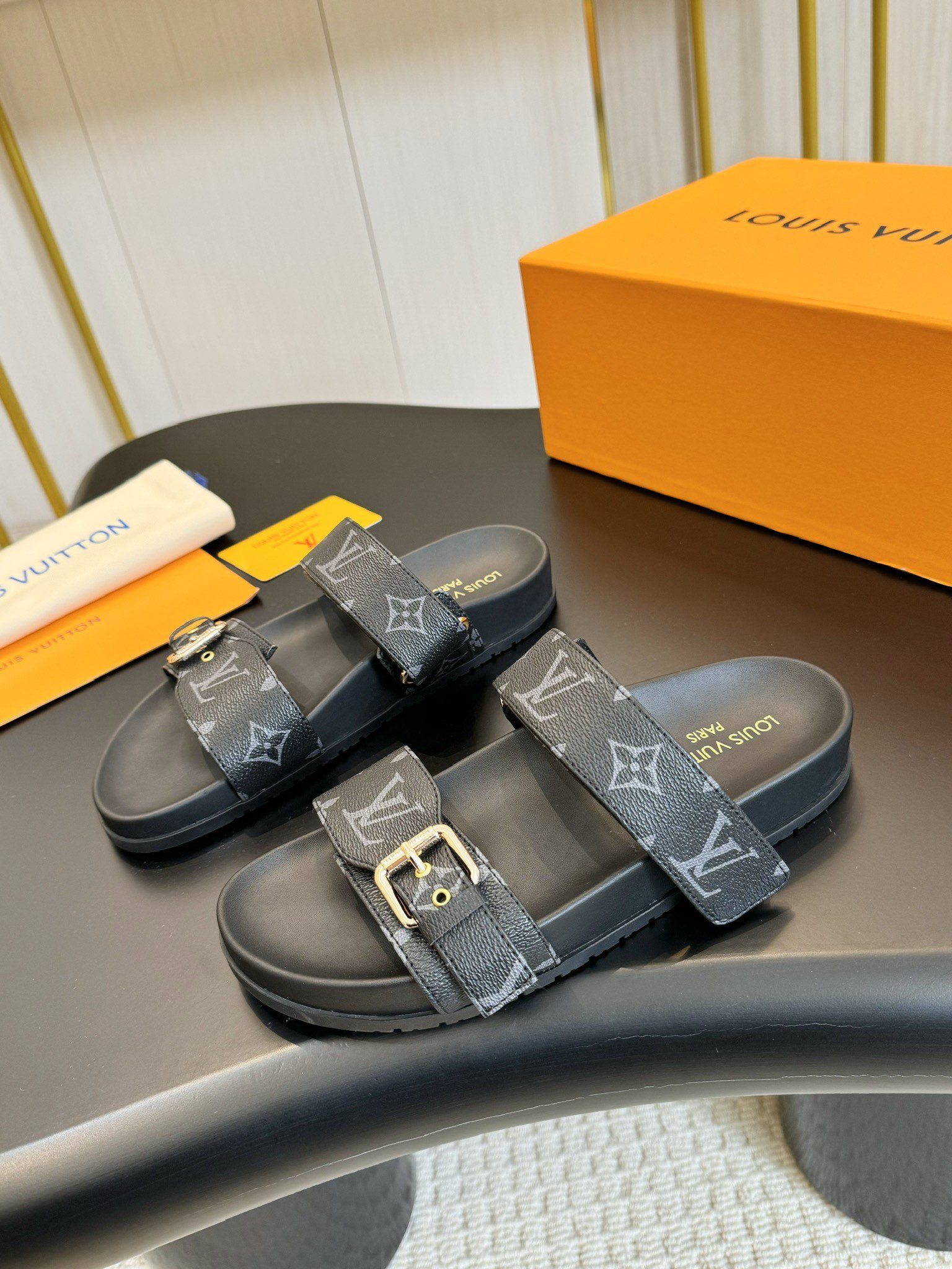 LsVttn sandals slides 02