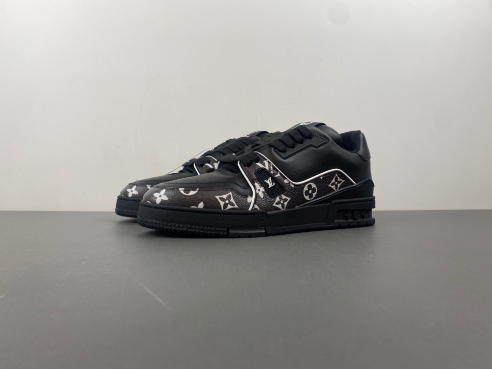 Louis Vuitton LV trainer all black white