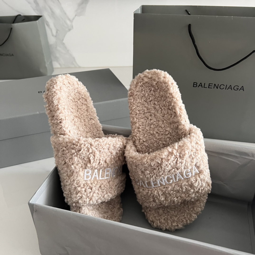 Balenciaga slides 19123082