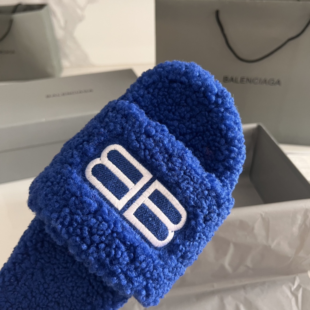 Balenciaga slides blue 19123082