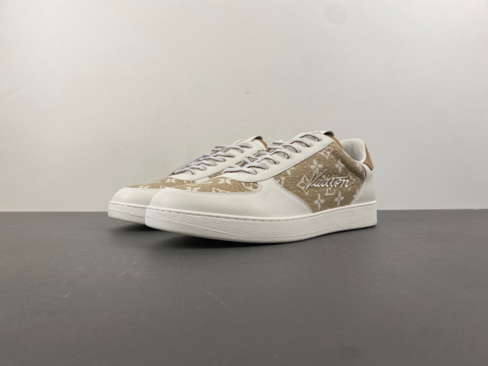 Louis Vuitton trainer white