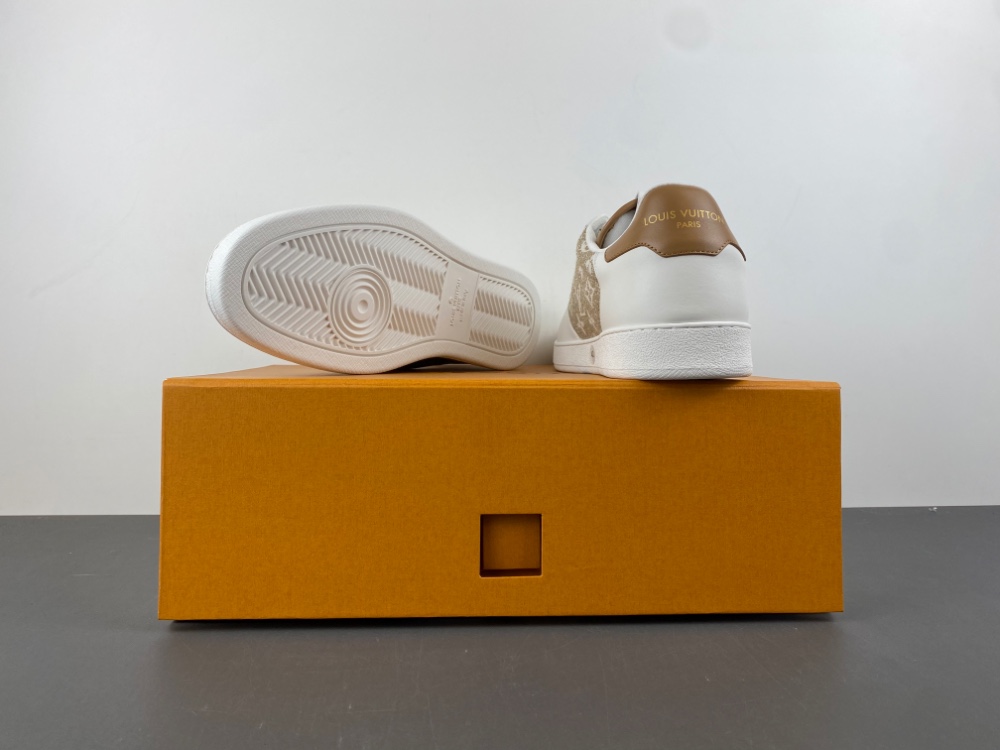 Louis Vuitton trainer white