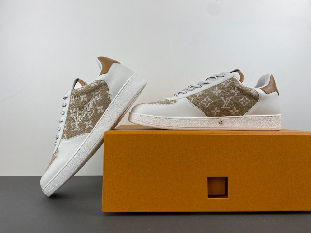 Louis Vuitton trainer white