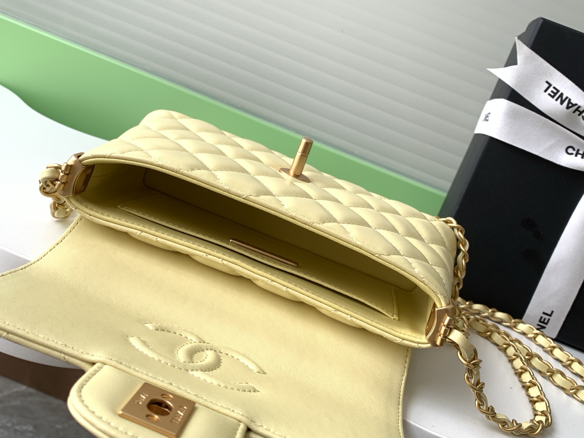 Channel yellow bag 76123209 14x20x6cm