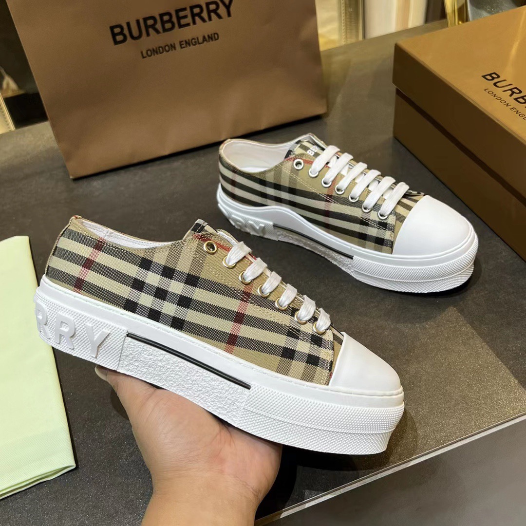 Burberry Vintage sneakers