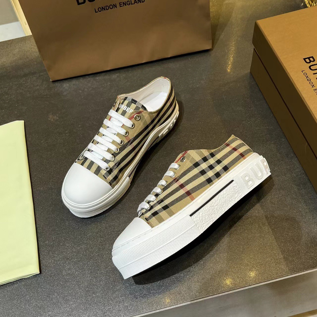 Burberry Vintage sneakers