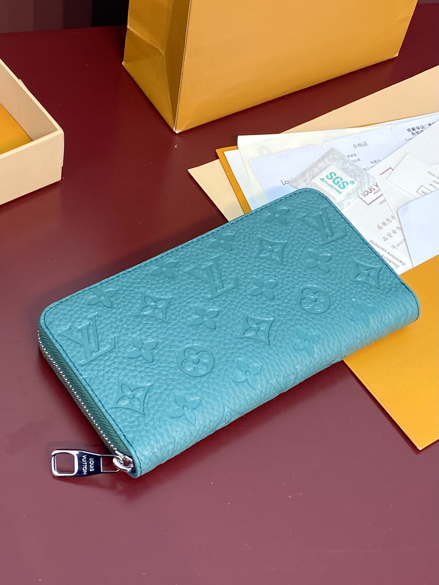 L0UlS VUlTT0N green wallet M1414