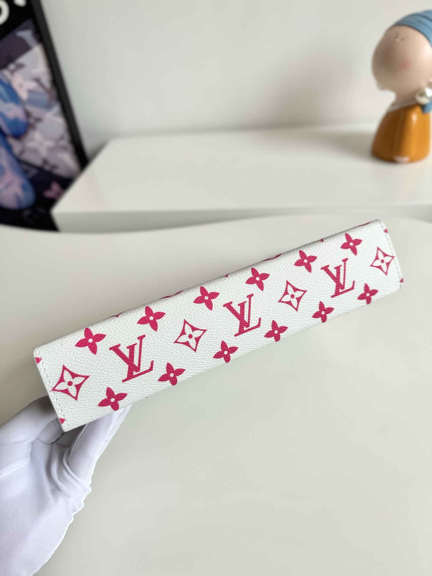 L0UlS VUlTT0N wallet M13907