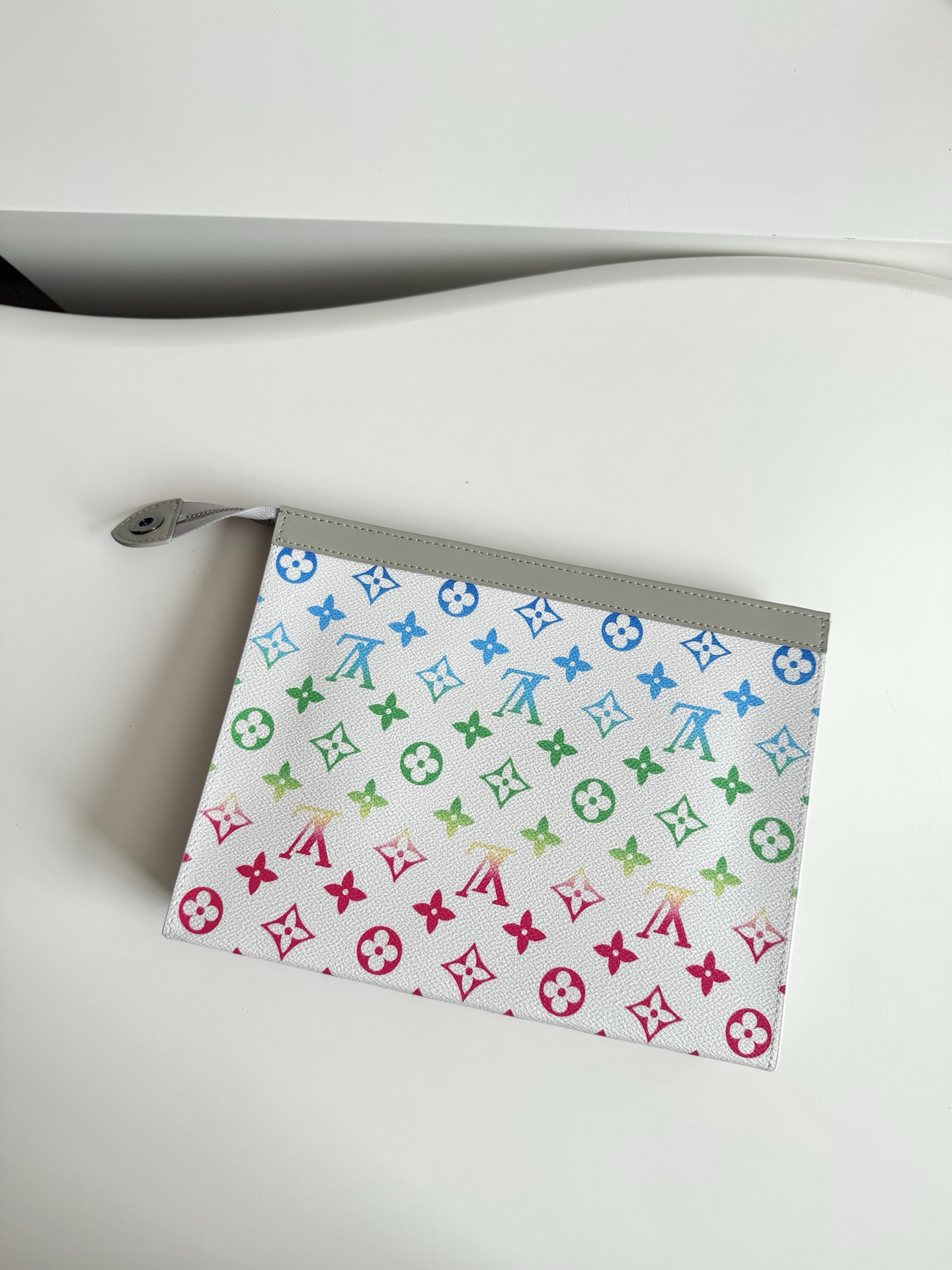 L0UlS VUlTT0N wallet M13907