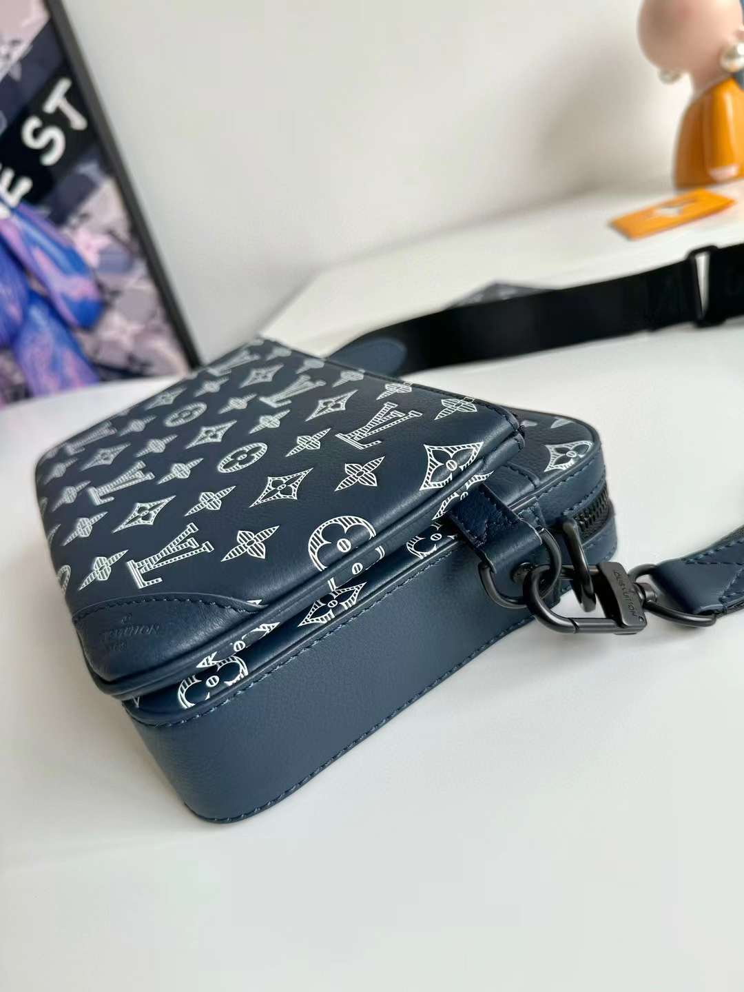 L0UlS VUlTT0N Trio Messenger G65 M24753