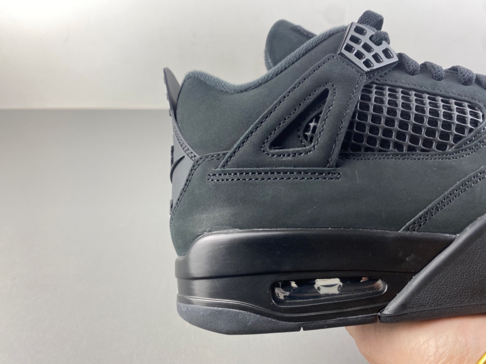 Air Jordan 4 “Black Cat” 2025 FV5029-010