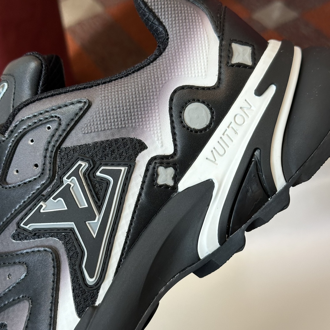 LV sneaker 2025011004