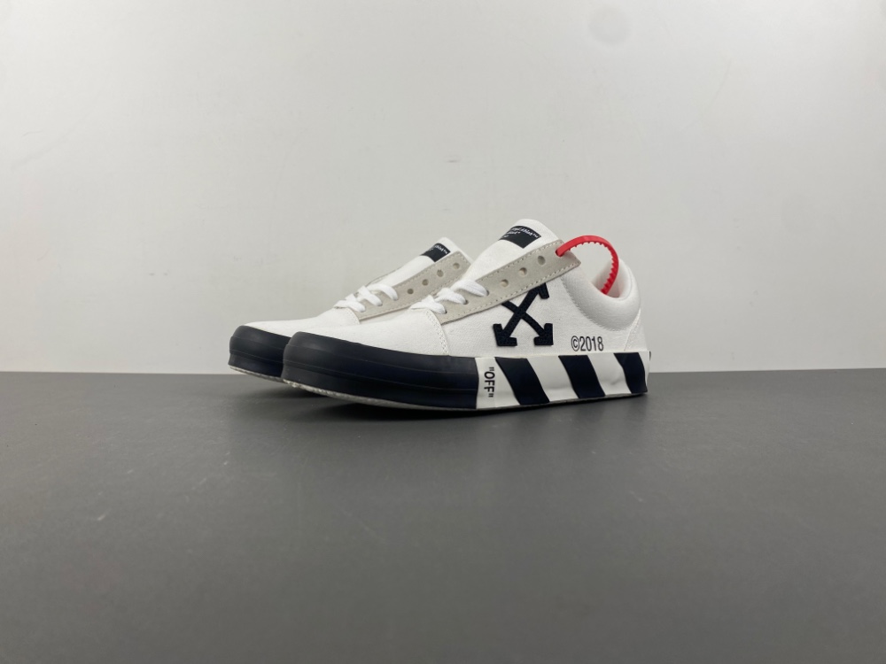 Off-White c/o Virgil Abloh Vulc Low Top black and white