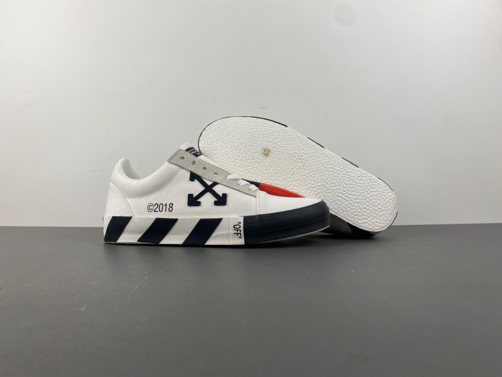 Off-White c/o Virgil Abloh Vulc Low Top black and white