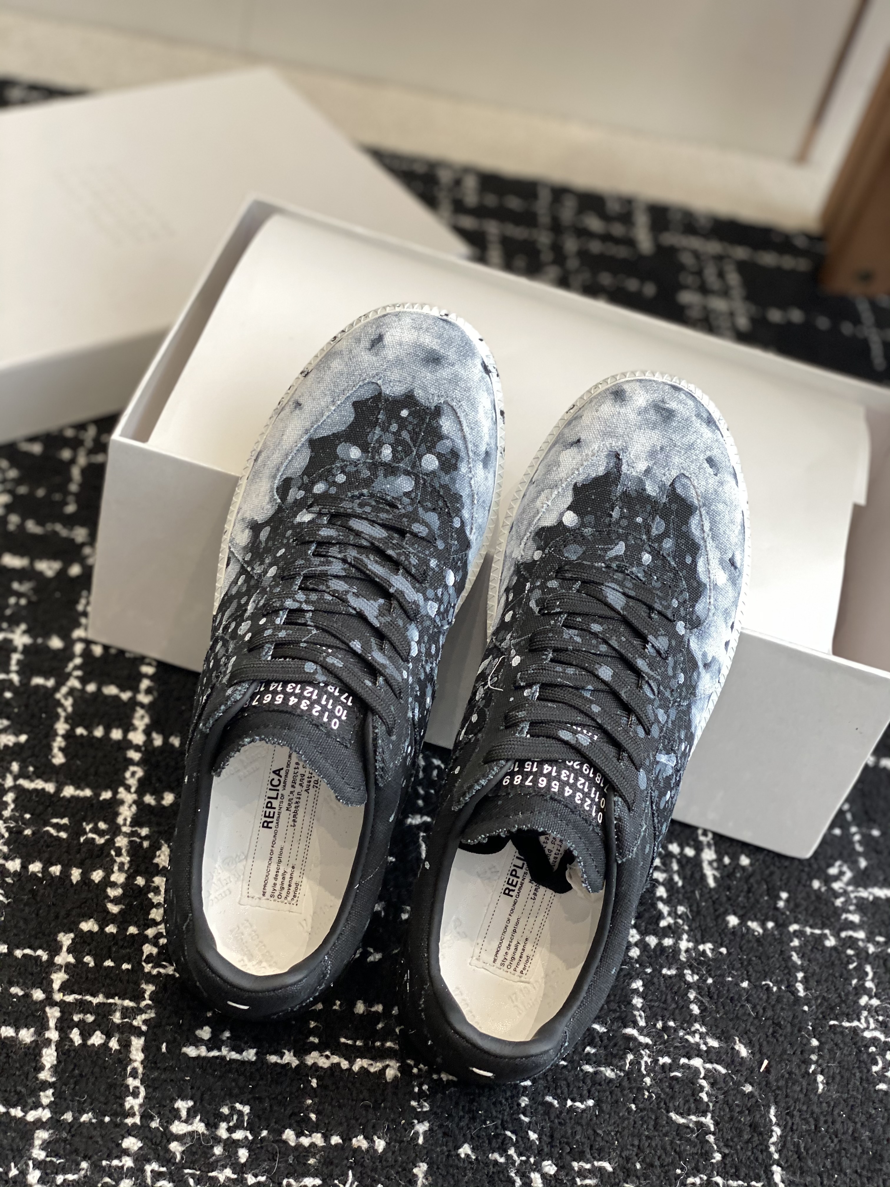 Maison Margiela Replica black sneaker