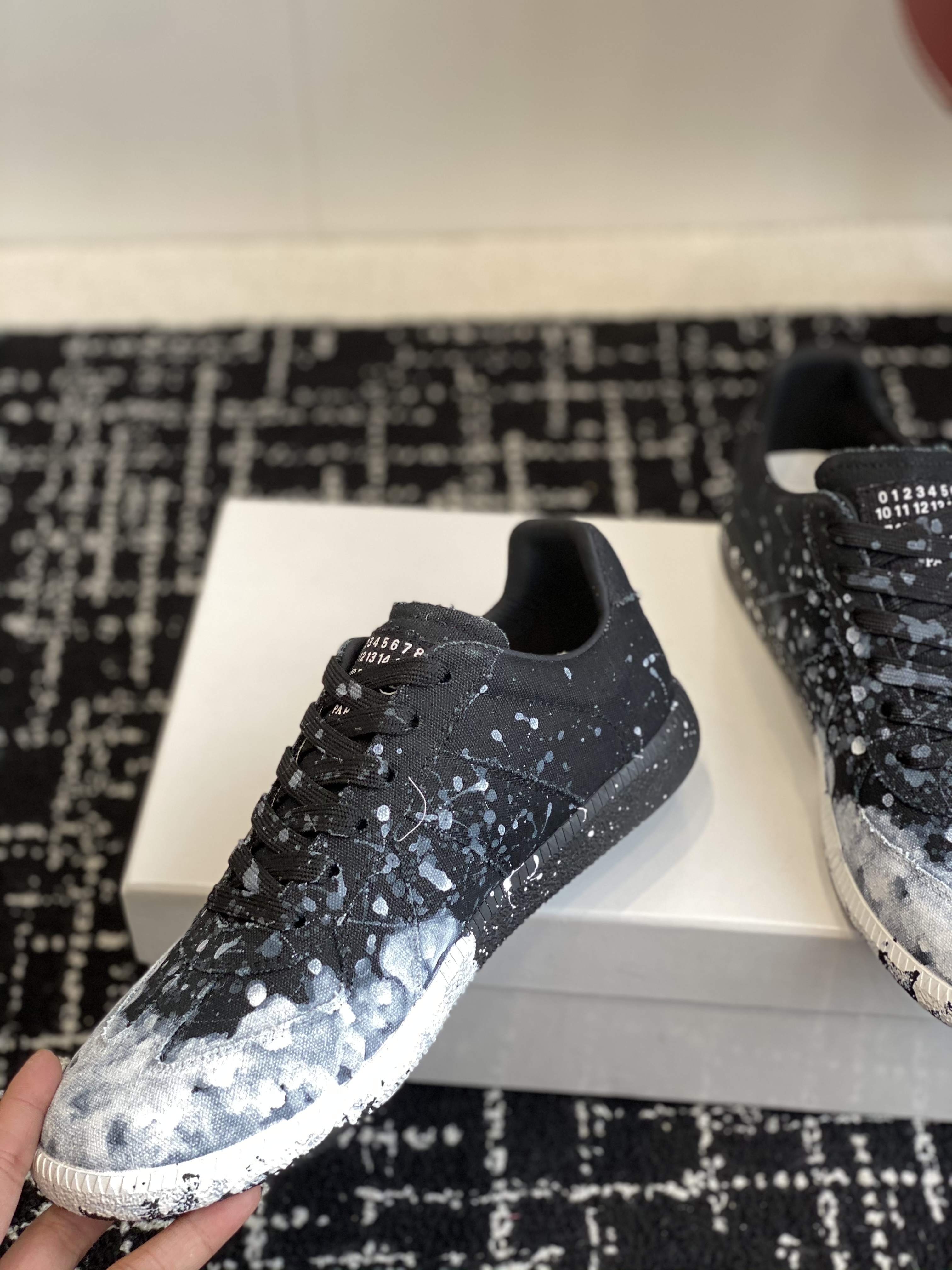 Maison Margiela Replica black sneaker