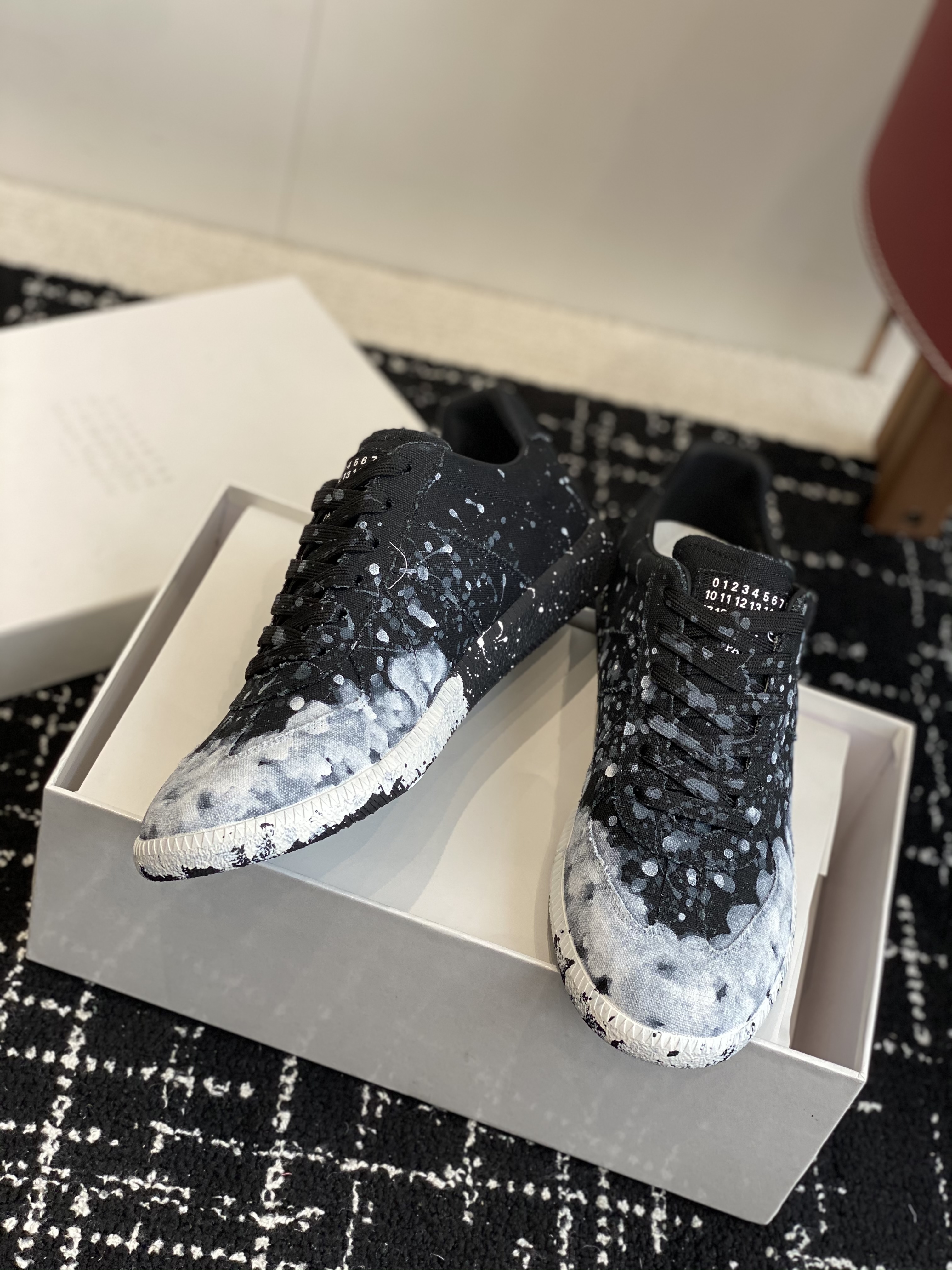 Maison Margiela Replica black sneaker