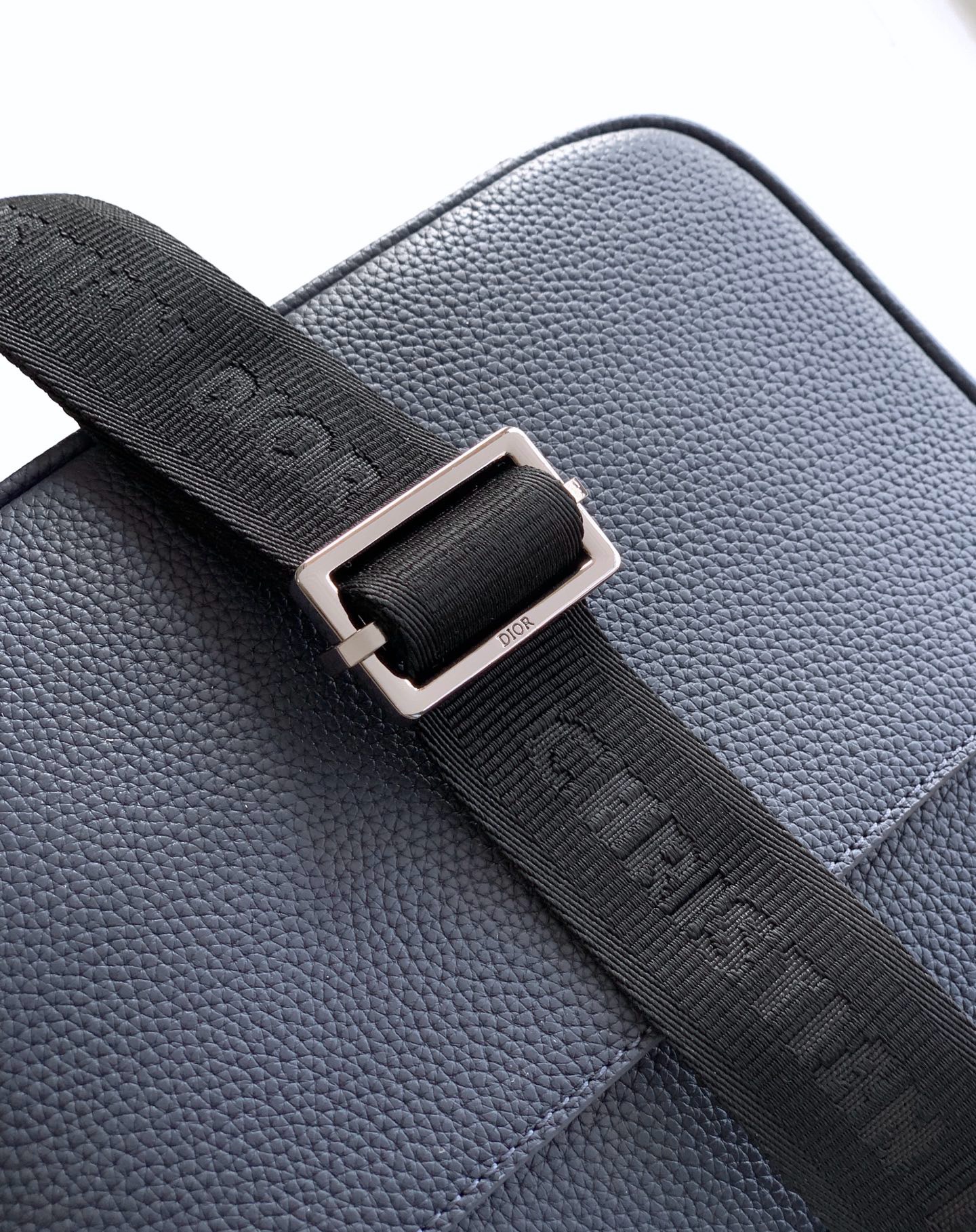 Dioor AND KAWS bumbag 2ESWS034OYY_H95844 bule