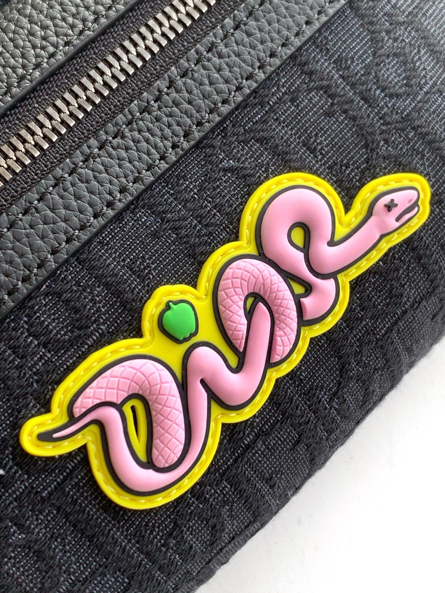 Dioor AND KAWS bumbag 1ESBO077OUP_H95842 black