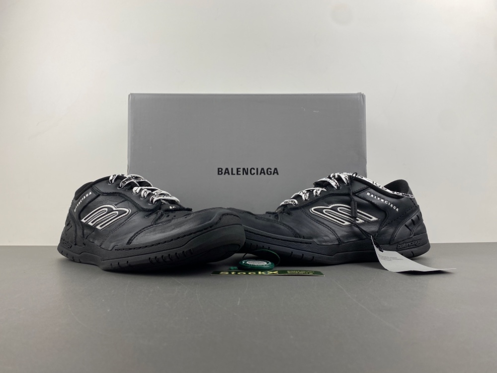 Balenciaga 18 Hamptons Worn-Out 841765 WCURB1000