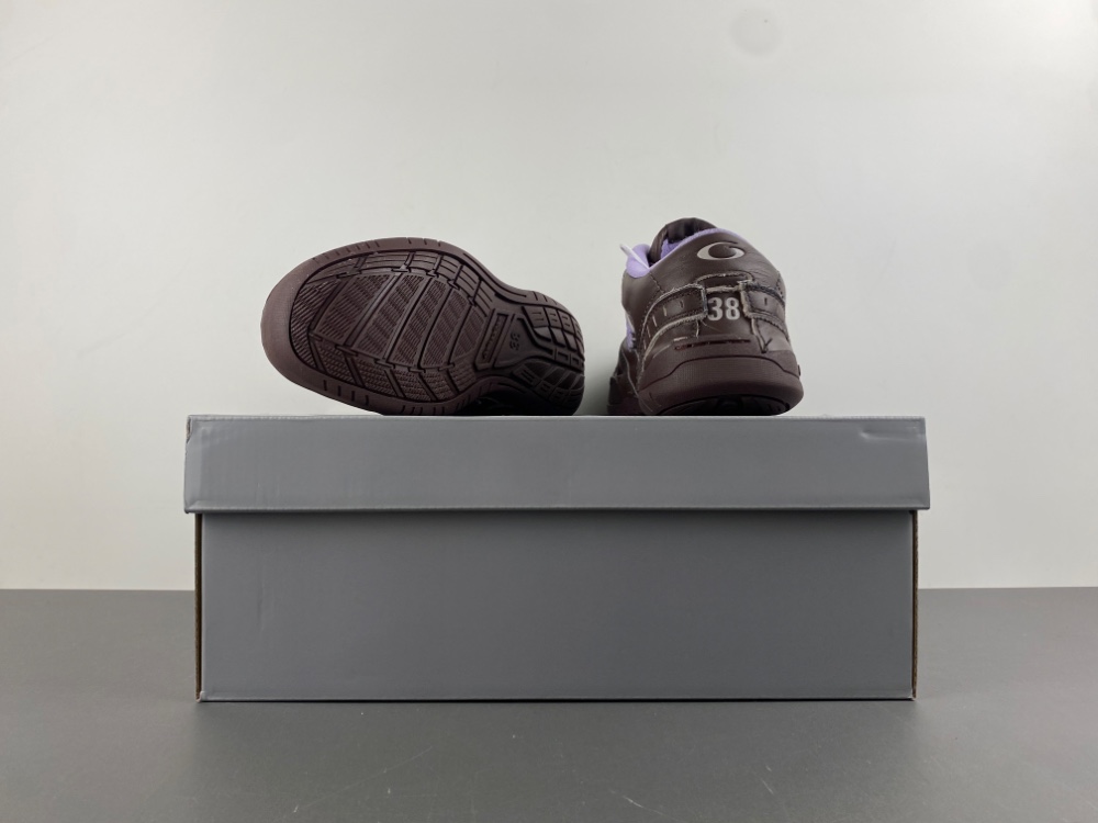 Balenciaga 18 Hamptons Worn-Out 841763 WCURS 2050