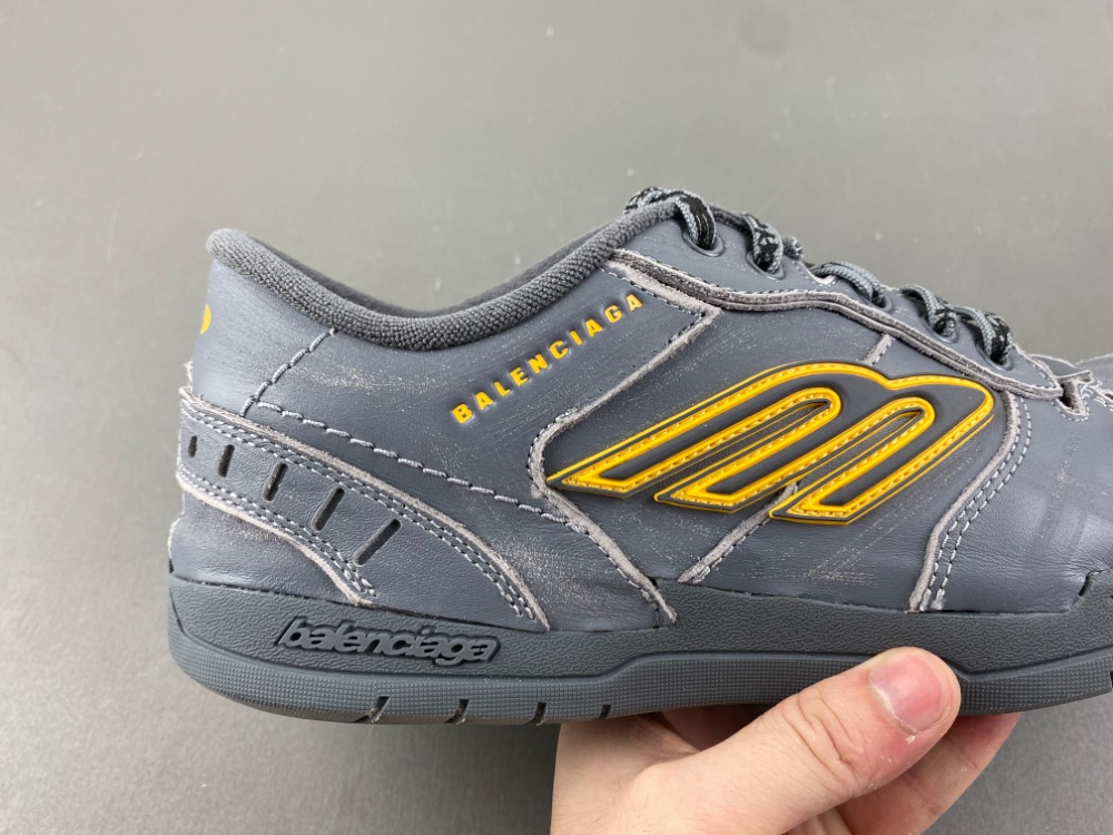 Balenciaga 18 Hamptons Worn-Out 841765 WCURB 1180