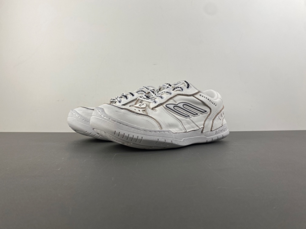 Balenciaga 18 Hamptons Worn-Out 841765 WCURS 9000