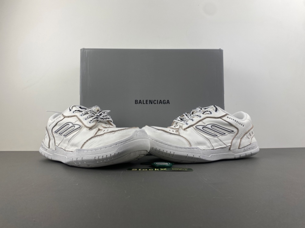 Balenciaga 18 Hamptons Worn-Out 841765 WCURS 9000