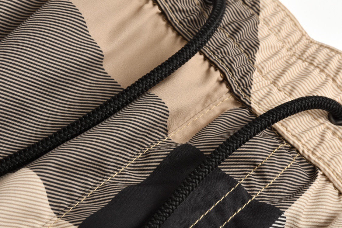 Burberry shorts pants