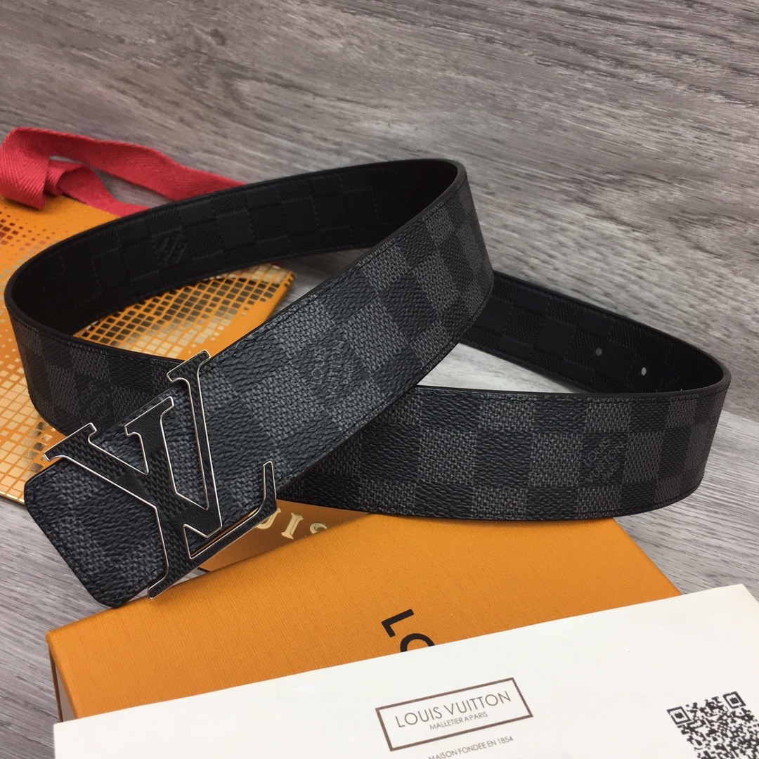 LV Initiales 40MM Reversible Belt M0668Q