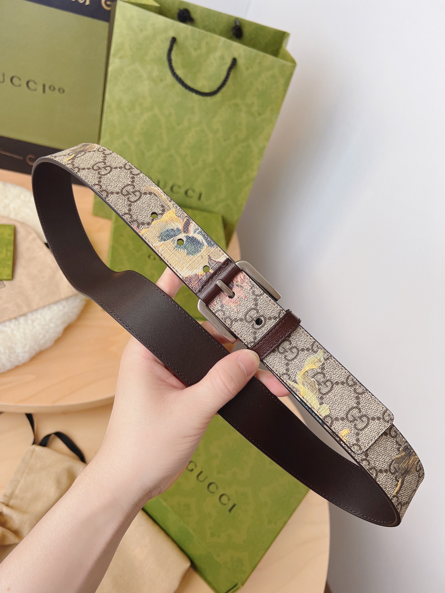 Gucci GG carnation print belt 677534