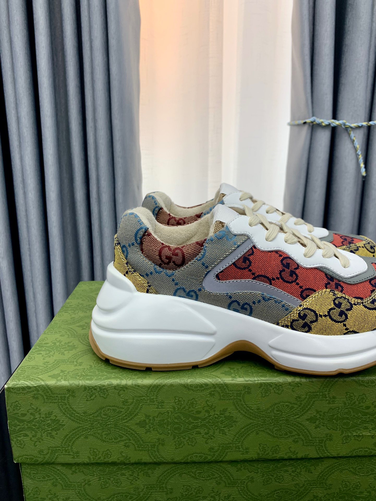 Guccii1 Rhyton  sneaker