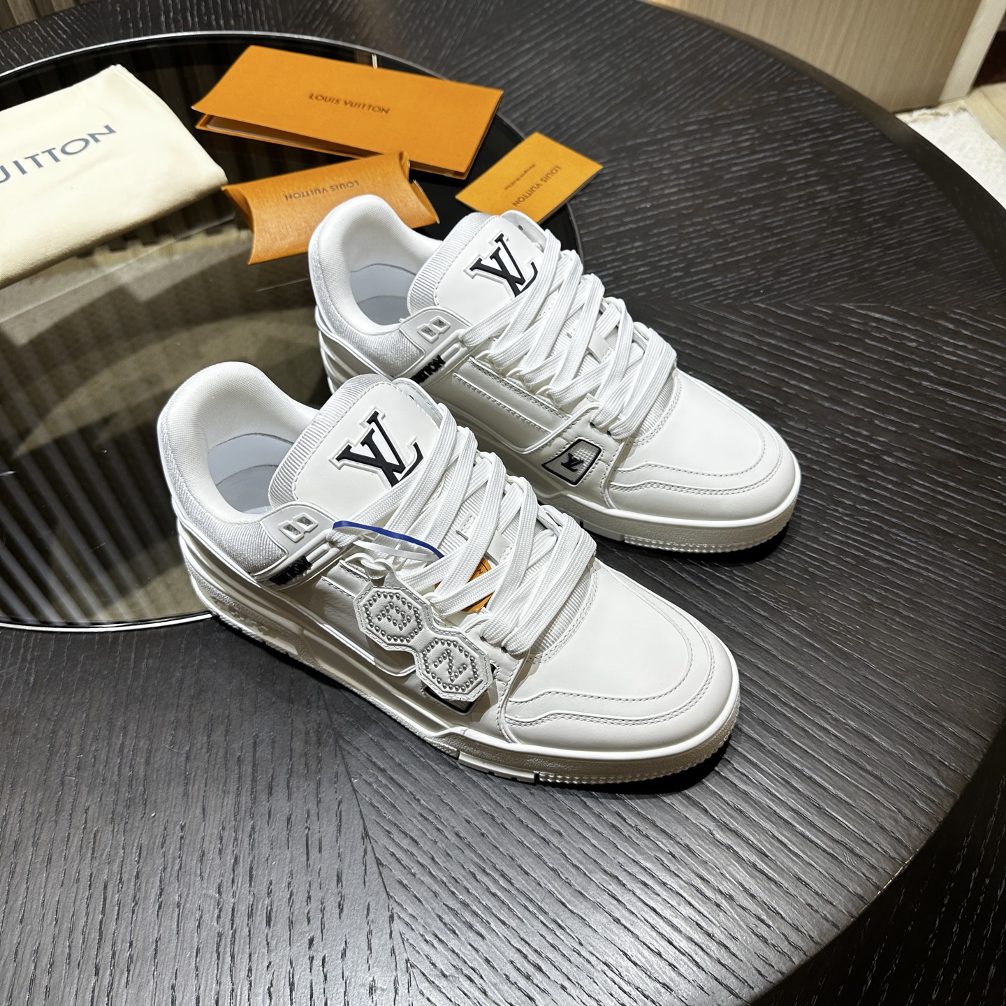 Louis Vuitton trainer white LV