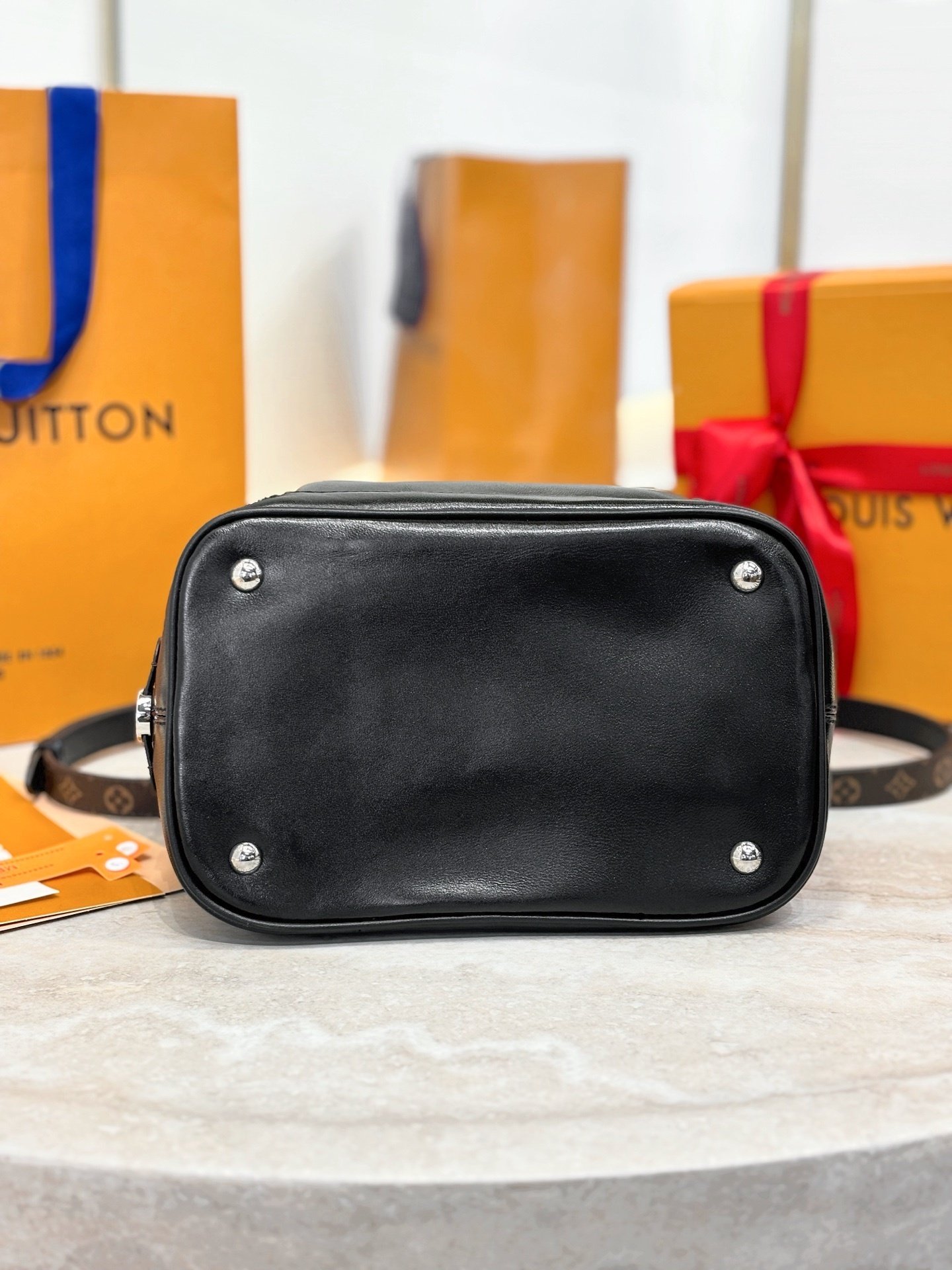 LV NO WAY VIBE 24*22.5*15.5CM