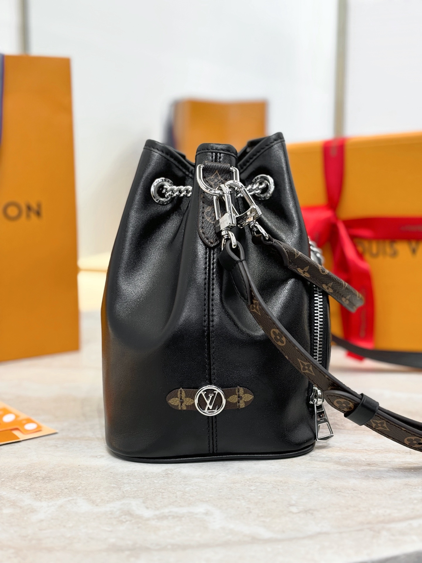 LV NO WAY VIBE 24*22.5*15.5CM