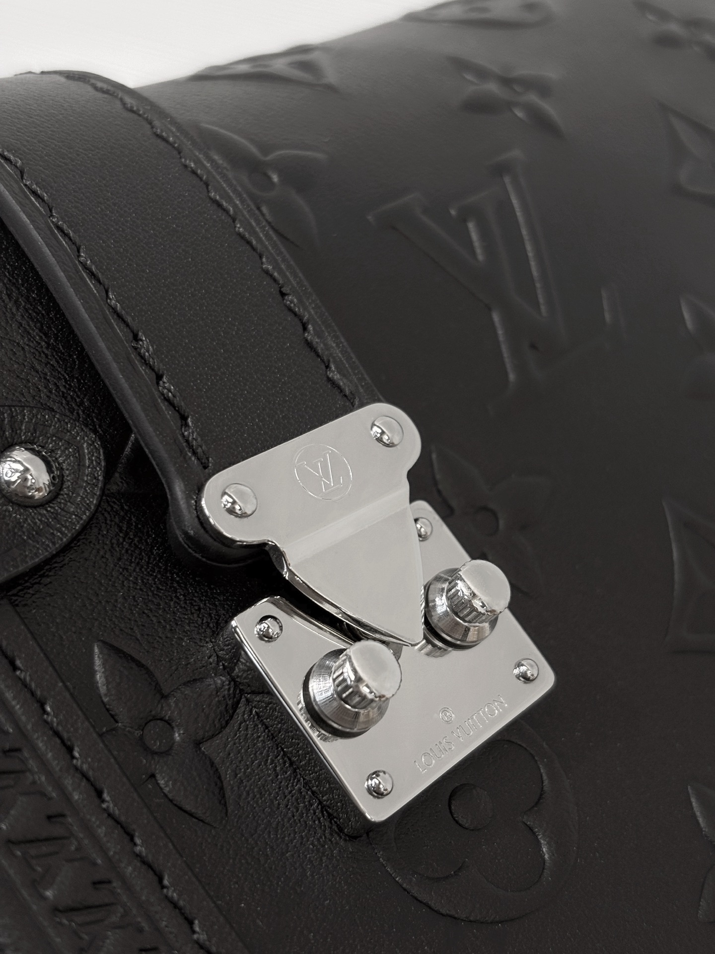 LV Side Trunk MM 23.5*16*8.5CM