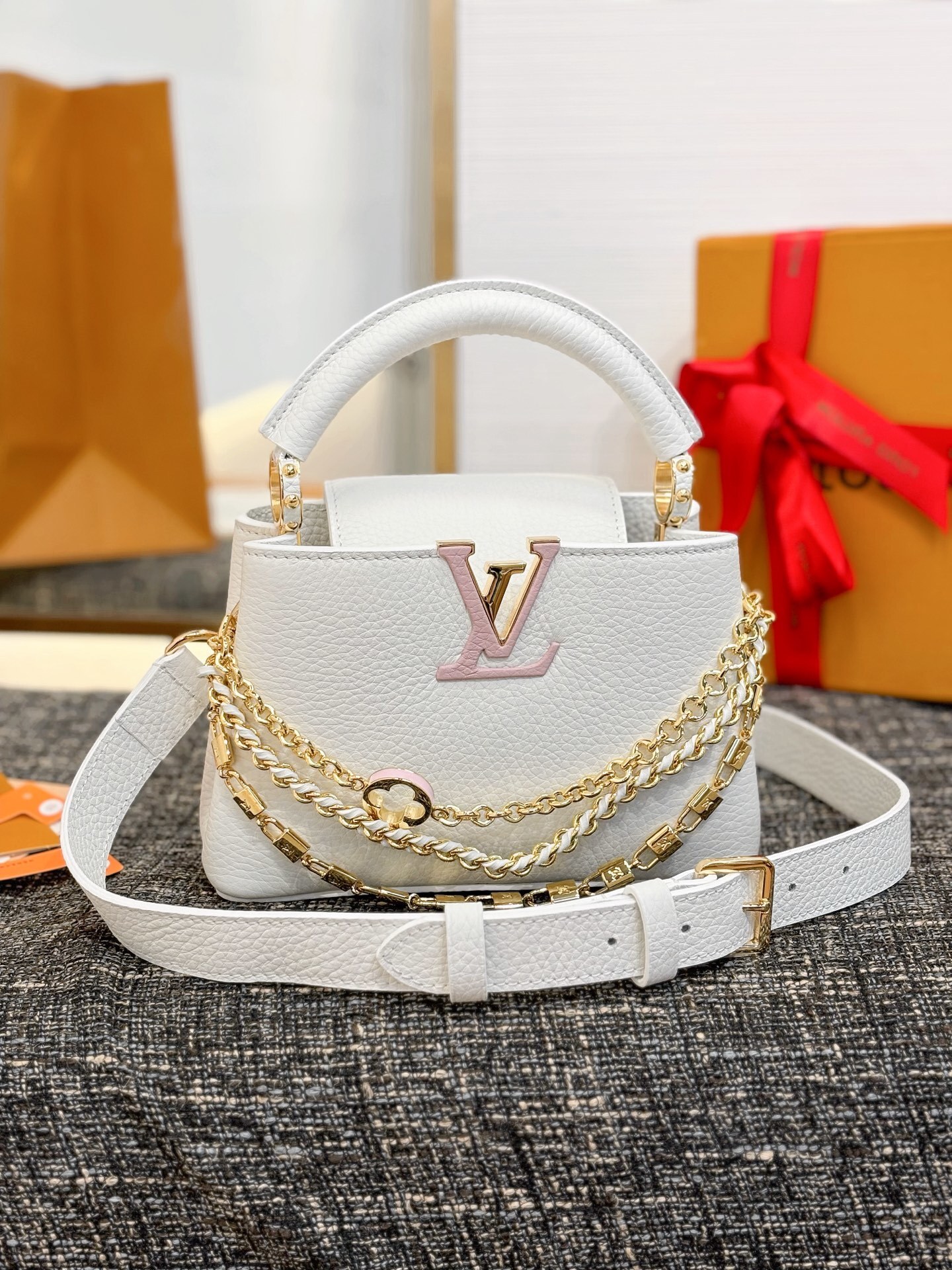 LV Capucines bag 13.6*8*21cm