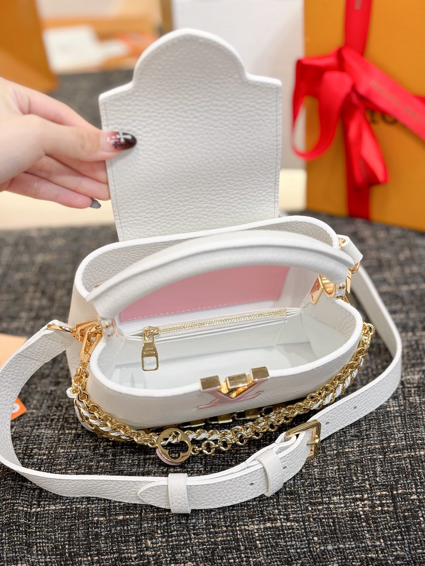 LV Capucines bag 13.6*8*21cm