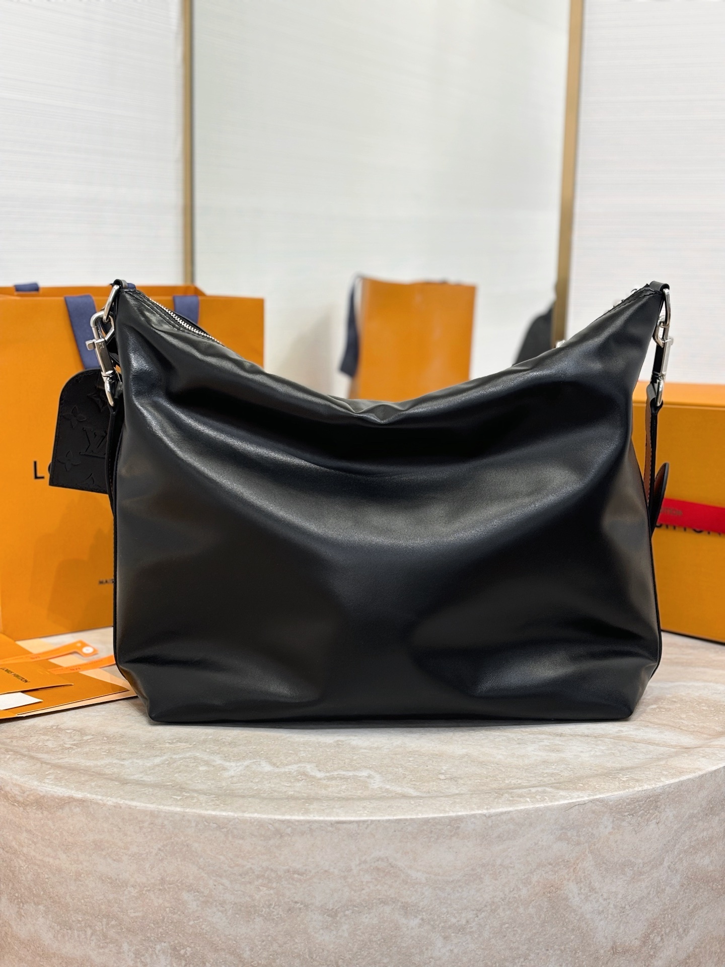 LV Vagabond Hobo 38*35*12CM