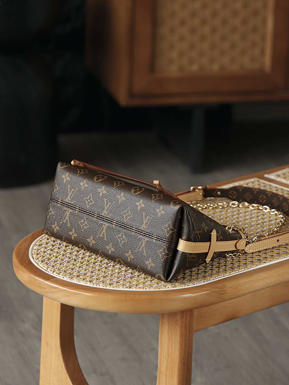 LV CarryAll BB 26*17*10CM