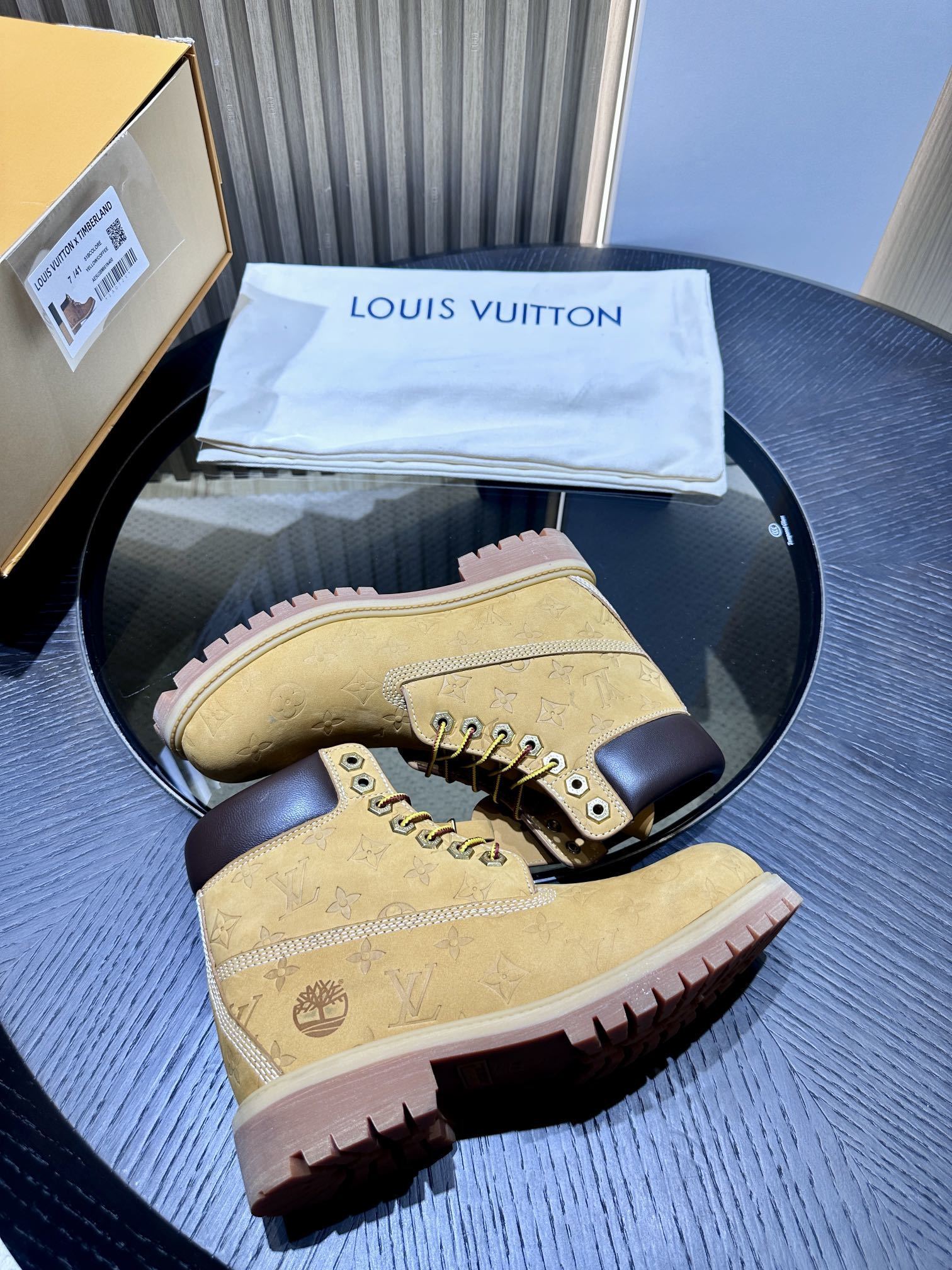 LV boots 04