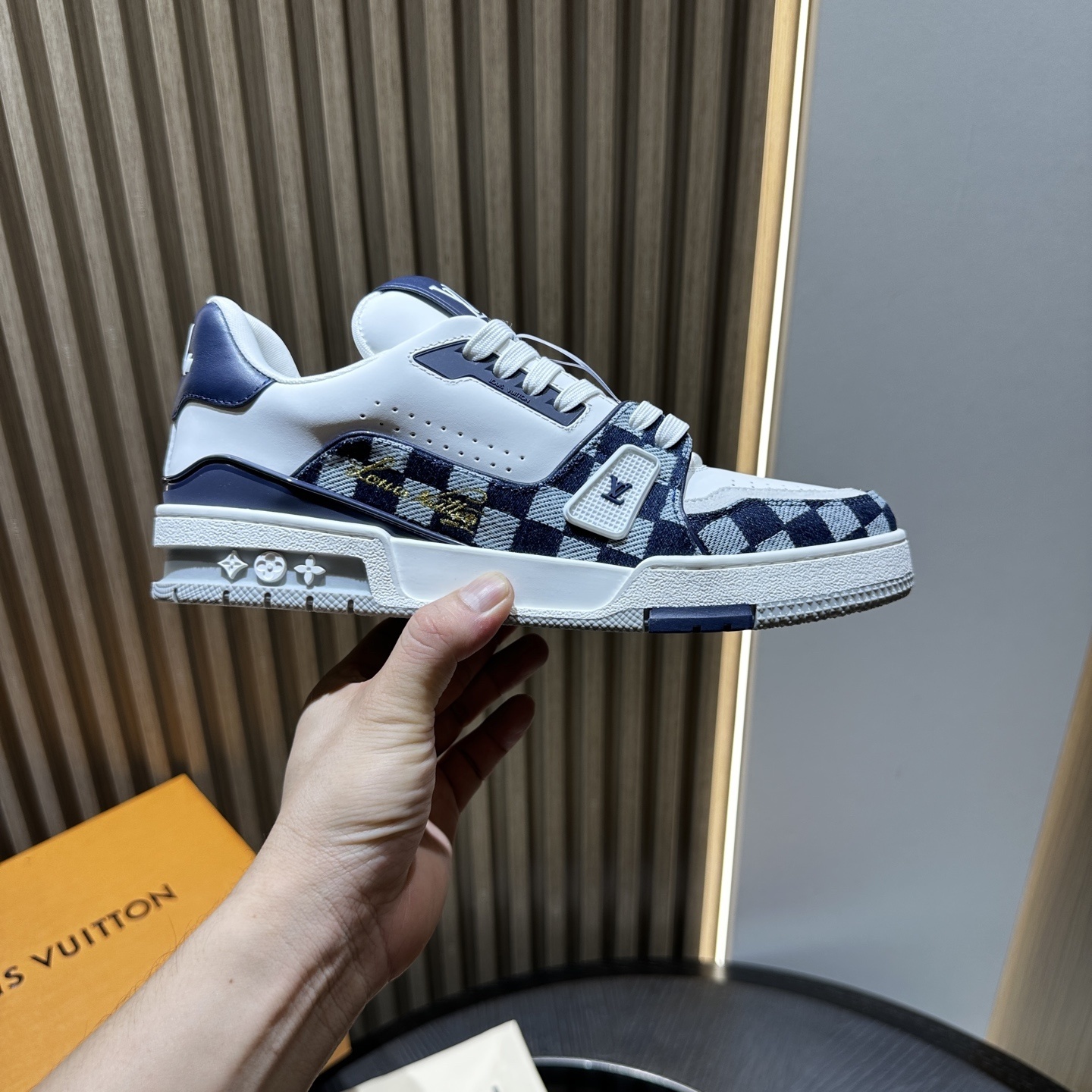Louis Vuitton LV trainer sneaker 01